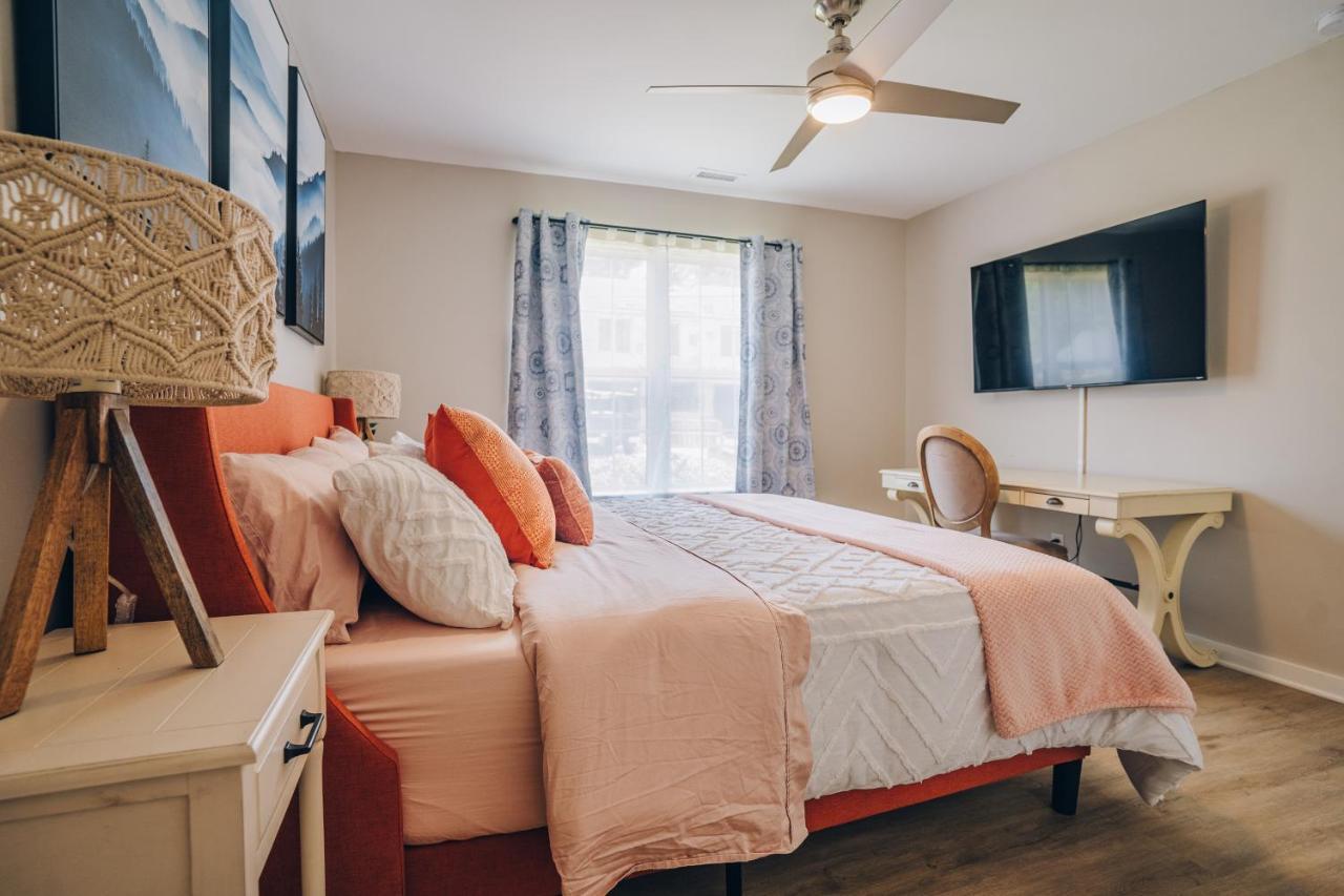 Holiday home Retreat - 4 Bedroom Oasis With King & Private Yard Near Downtown Charlotte