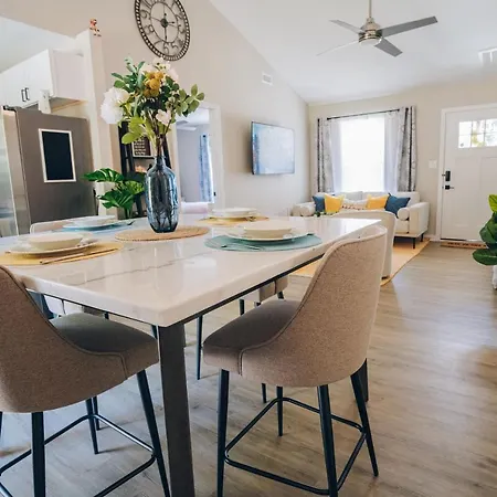 City Retreat - 4 Bedroom Oasis With King & Private Yard Near Downtown Charlotte Esterno foto