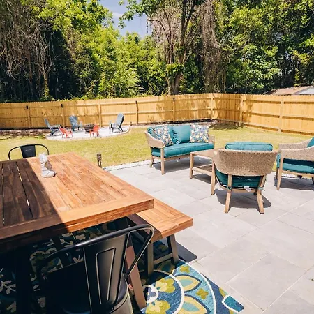 City Retreat - 4 Bedroom Oasis With King & Private Yard Near Downtown Charlotte Esterno foto