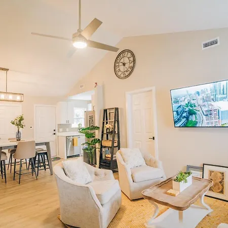 City Retreat - 4 Bedroom Oasis With King & Private Yard Near Downtown Charlotte Esterno foto