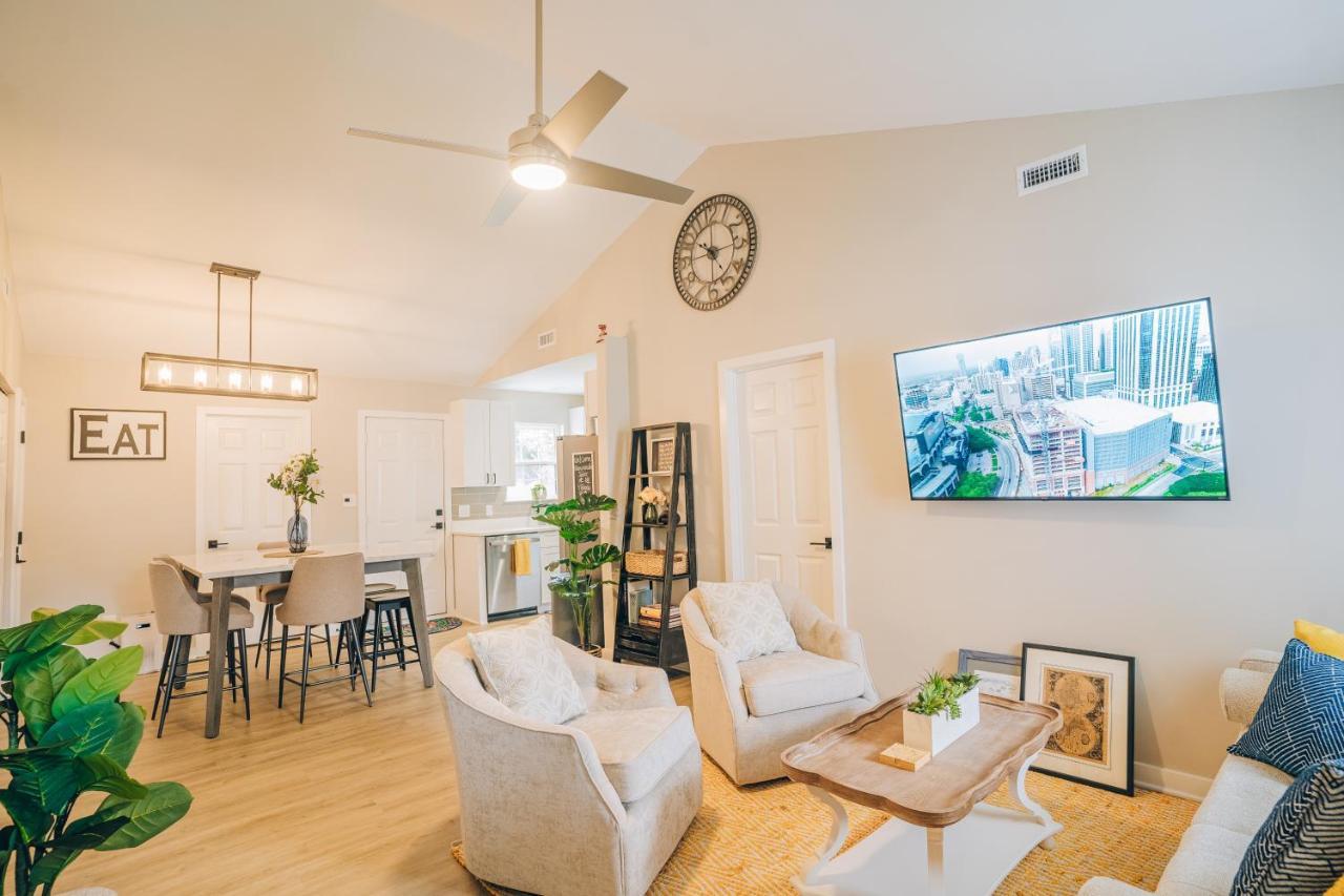 Сasa de vacaciones Retreat - 4 Bedroom Oasis With King & Private Yard Near Downtown Charlotte