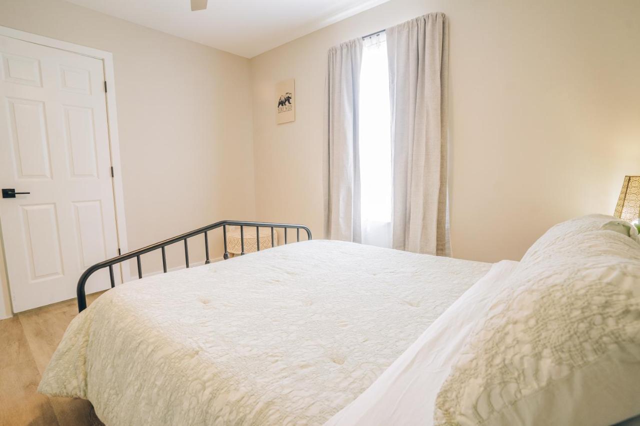 Сasa de vacaciones Retreat - 4 Bedroom Oasis With King & Private Yard Near Downtown *