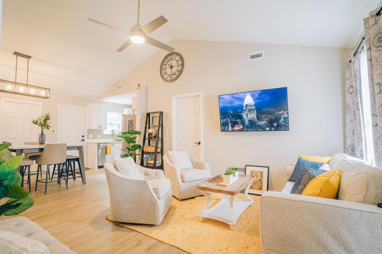 Сasa de vacaciones Retreat - 4 Bedroom Oasis With King & Private Yard Near Downtown *